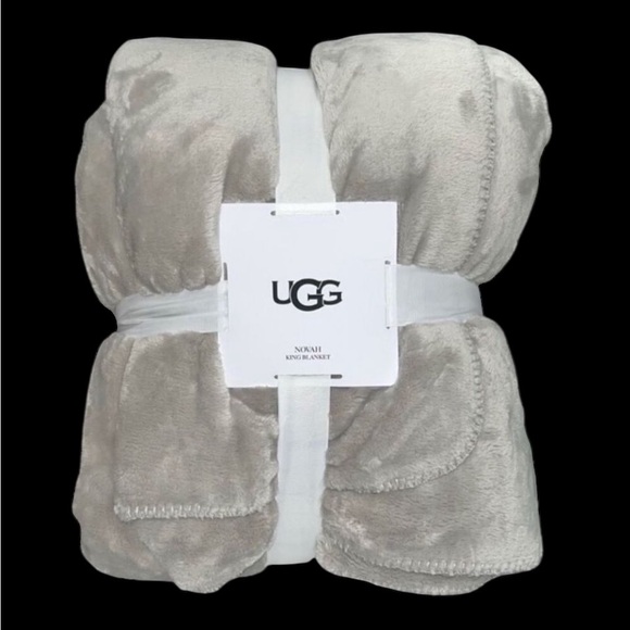 UGG Novah King Blanket in Seal Gray - Picture 4 of 12